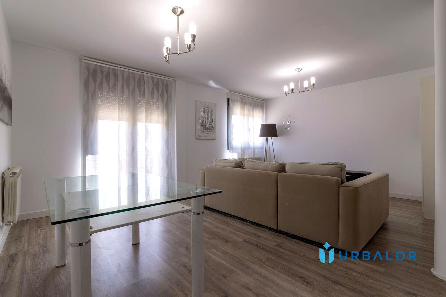 Sala d'estar de Pis en venda en Valdeolmos-Alalpardo amb Calefacció i Moblat