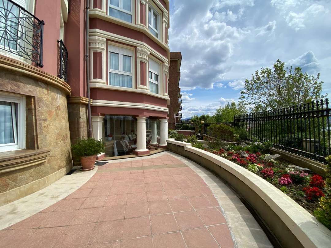 Vista exterior de Pis en venda en Getxo  amb Calefacció, Jardí privat i Terrassa