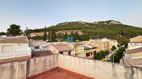 Piso en Jamilena semireformado con 3 dormitorios, balcones y terraza comunitaria
