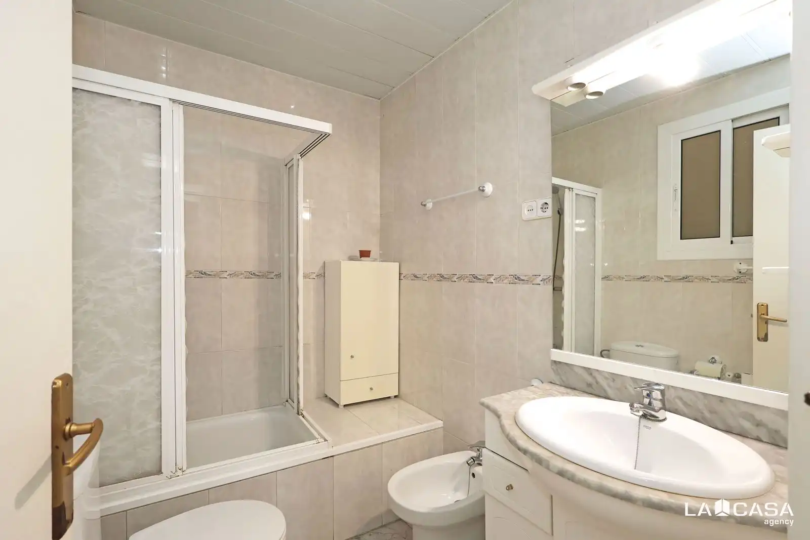 Baño de Piso en venta en Esplugues de Llobregat con Calefacción y Balcón