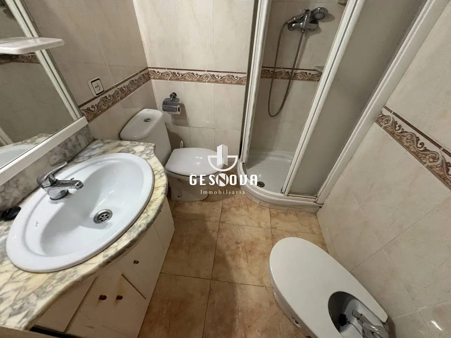 Badezimmer von Wohnung zum Verkauf in L'Hospitalet de Llobregat mit Klimaanlage und Balkon
