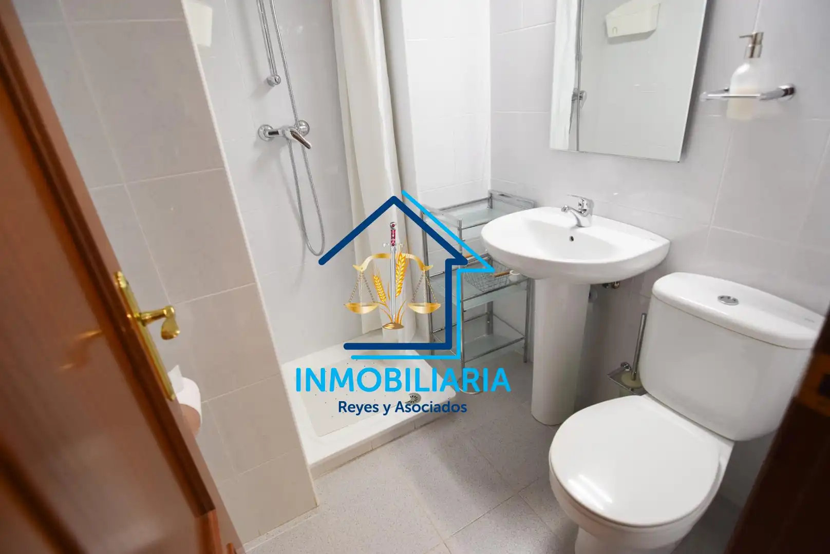 Bathroom of Flat for rent in Córdoba  with Air Conditioner, Furnished and Balcony