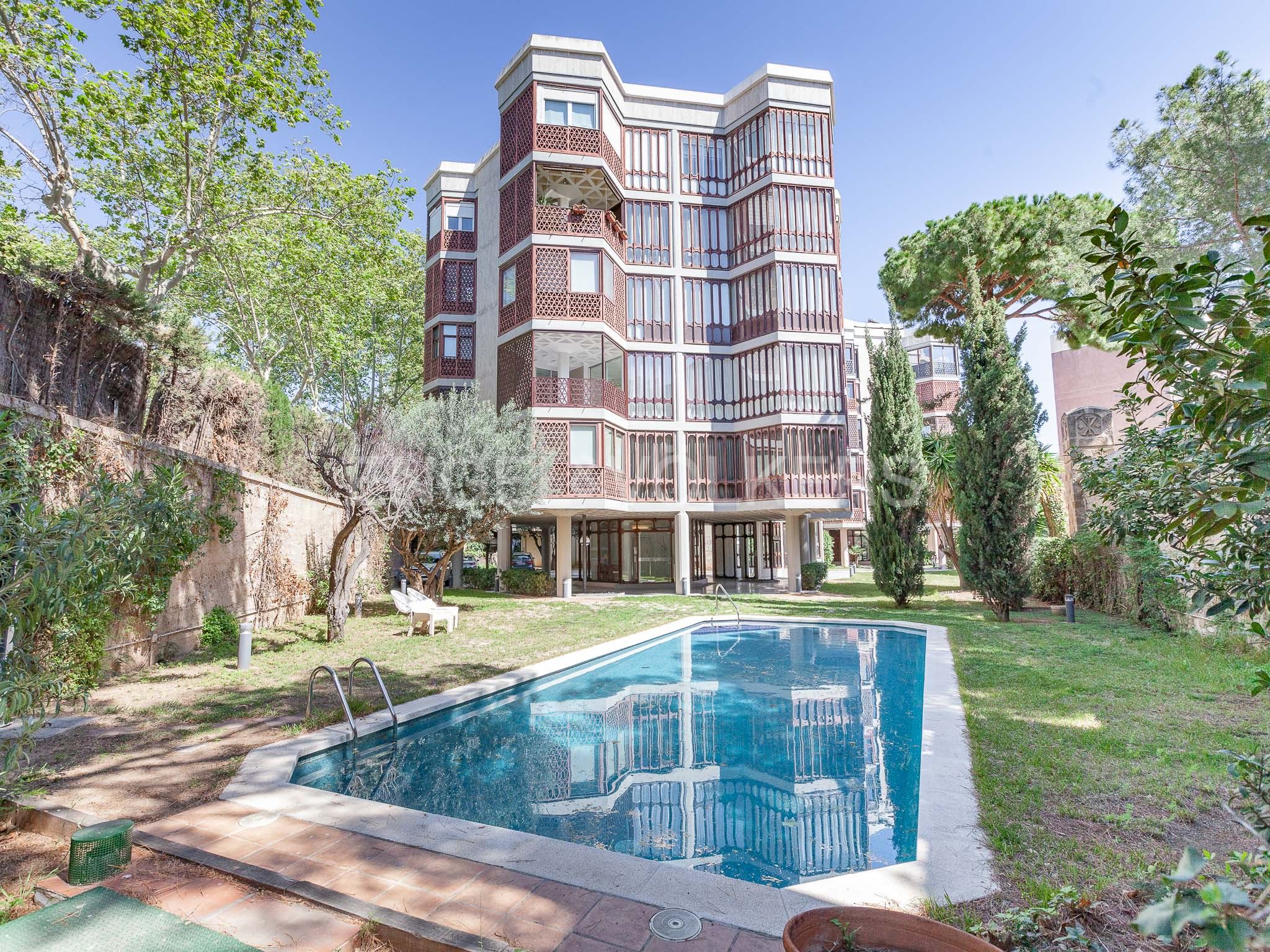 Swimming pool of Apartment for sale in  Barcelona Capital  with Air Conditioner, Heating and Parquet flooring