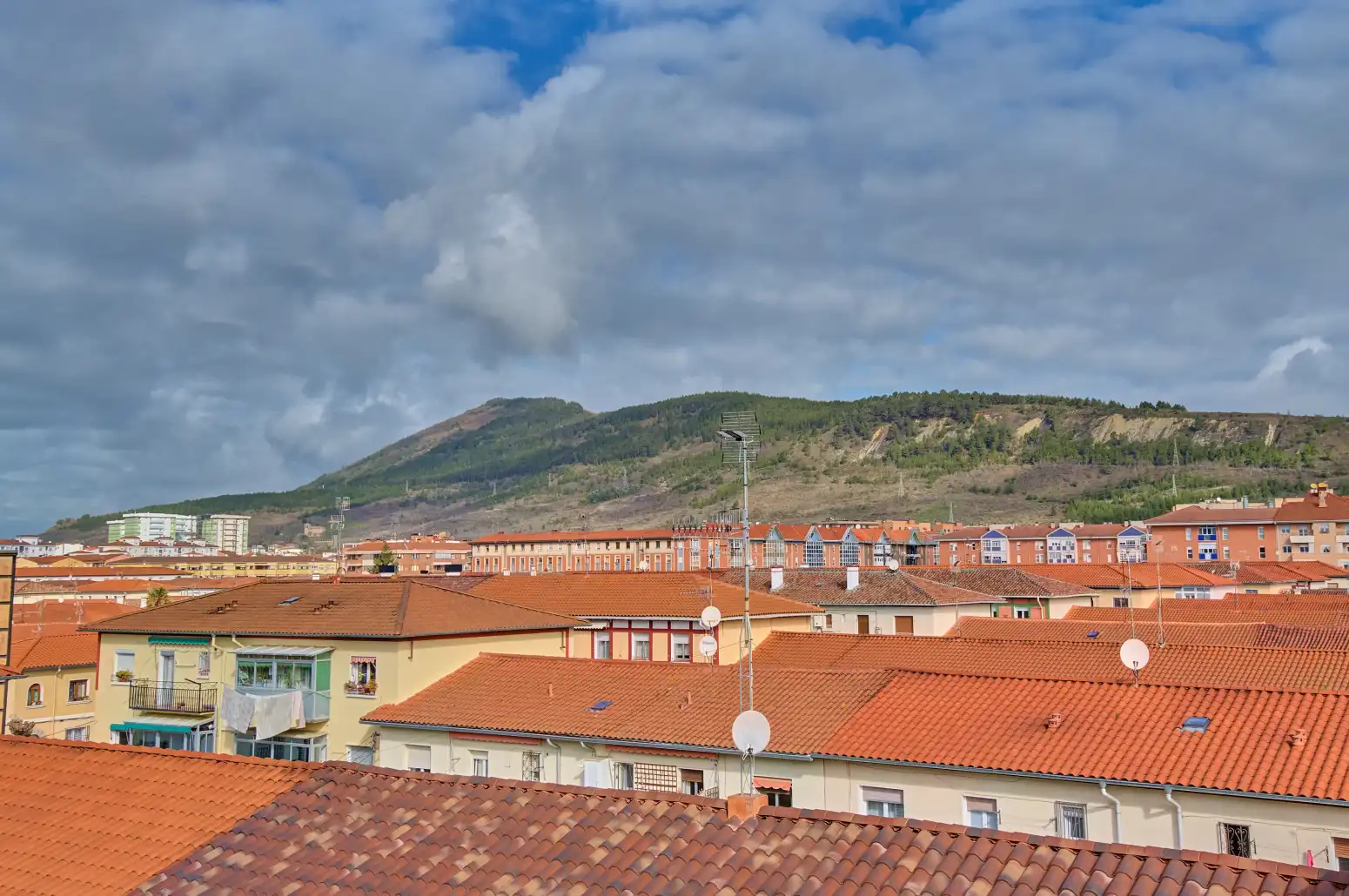 Vista exterior de Piso en venta en  Pamplona / Iruña con Calefacción y Parquet