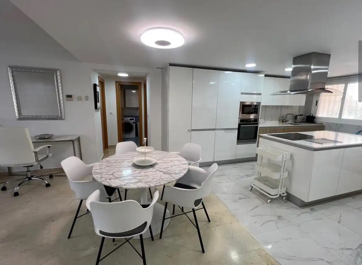 Cuina de Pis en venda en Marbella amb Aire condicionat, Terrassa i Moblat