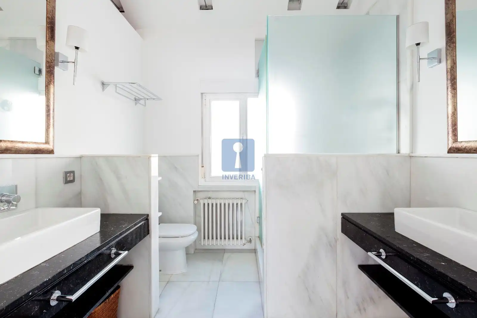 Bathroom of Attic for rent in Madrid  with Air Conditioner, Heating and Storage room