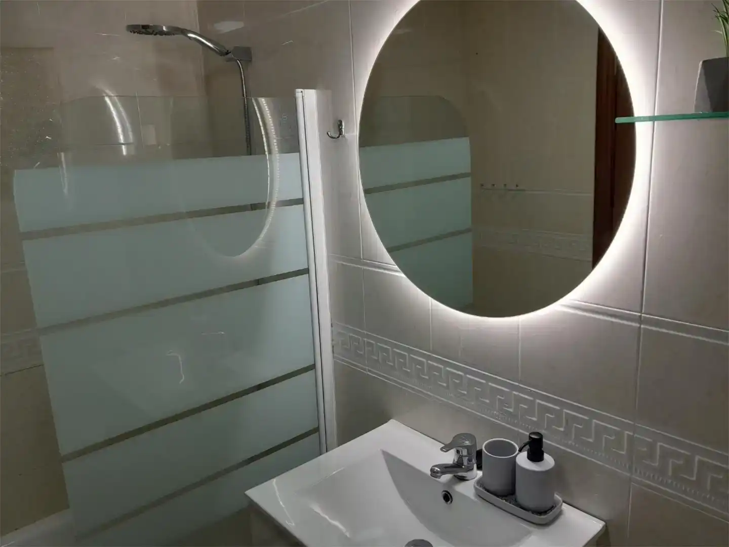 Bany de Apartament per a compartir en A Coruña Capital  amb Parquet, Moblat i Forn
