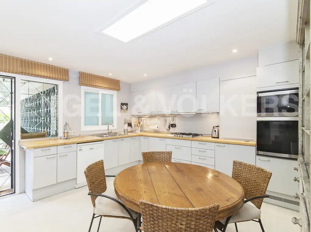 Cocina de Casa o chalet en venta en Barcelona con Aire acondicionado, Calefacción y Jardín privado