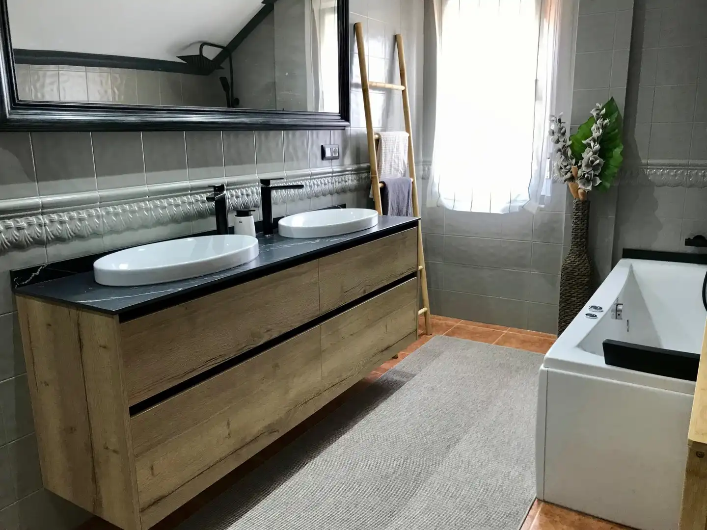 Baño de Casa o chalet en venta en Ribeira con Calefacción, Piscina y Amueblado