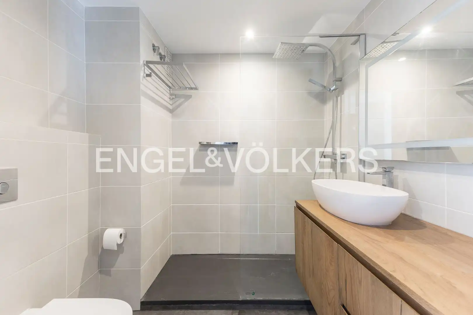 Bathroom of Duplexes for rent in Barcelona  with Air Conditioner, Heating and Parquet flooring