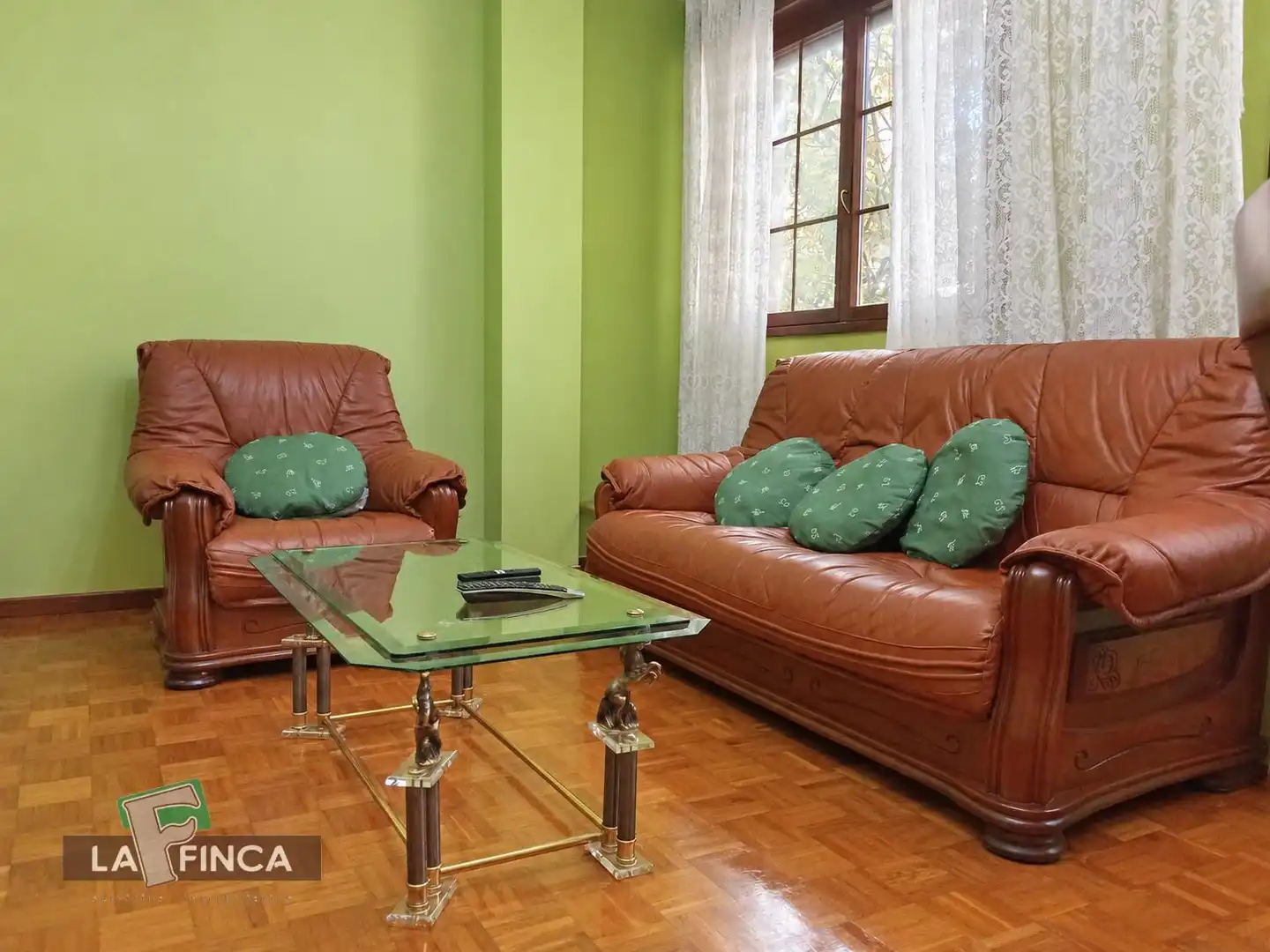 Sala d'estar de Pis en venda en Gijón  amb Calefacció, Parquet i Moblat