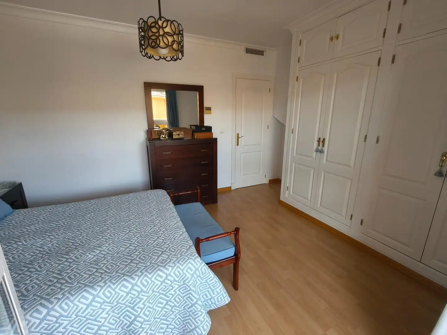 Dormitori de Casa adosada en venda en Puerto Real amb Aire condicionat, Calefacció i Jardí privat