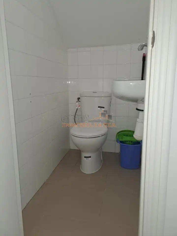 Local de alquiler en A Malata - Catabois - Ciudad Jardín