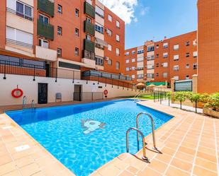 Swimming pool of Flat for sale in  Granada Capital