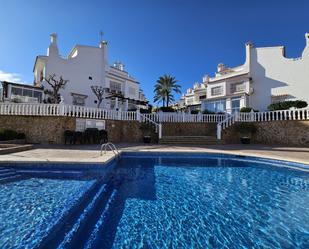 Piscina de Casa adosada en venda en Torrevieja