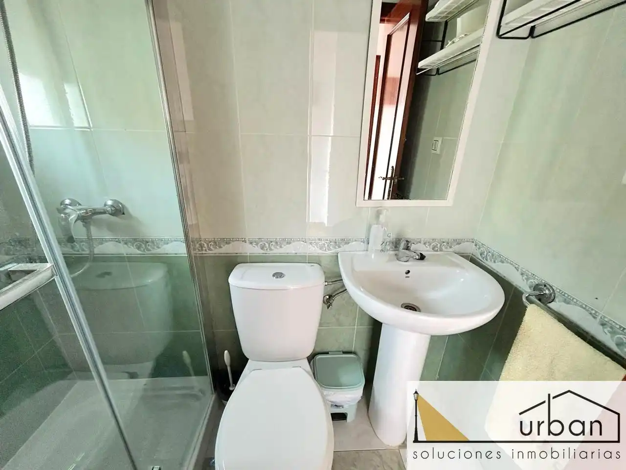 Badezimmer von Haus oder Chalet zum Verkauf in Chipiona mit Klimaanlage, Privatgarten und Terrasse