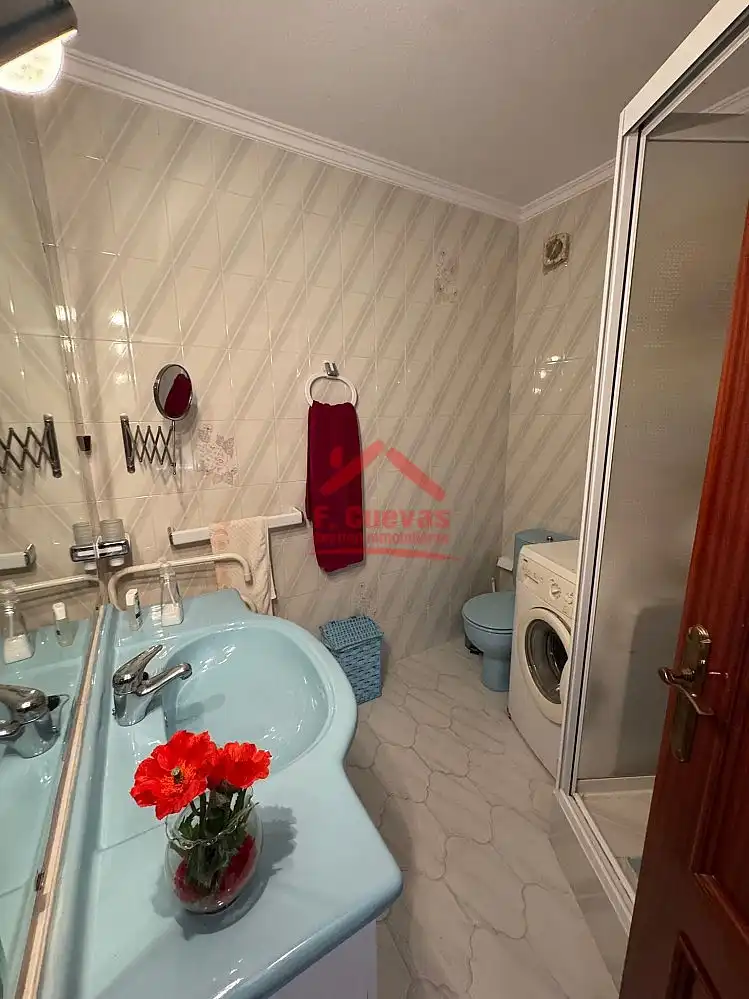 Baño de Apartamento en venta en Algarrobo con Aire acondicionado, Calefacción y Jardín privado