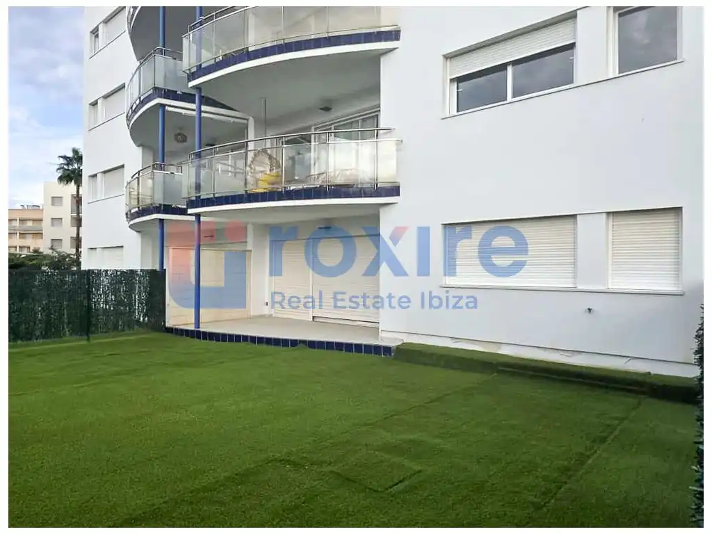Vista exterior de Planta baixa en venda en Sant Josep de sa Talaia amb Aire condicionat, Jardí privat i Terrassa