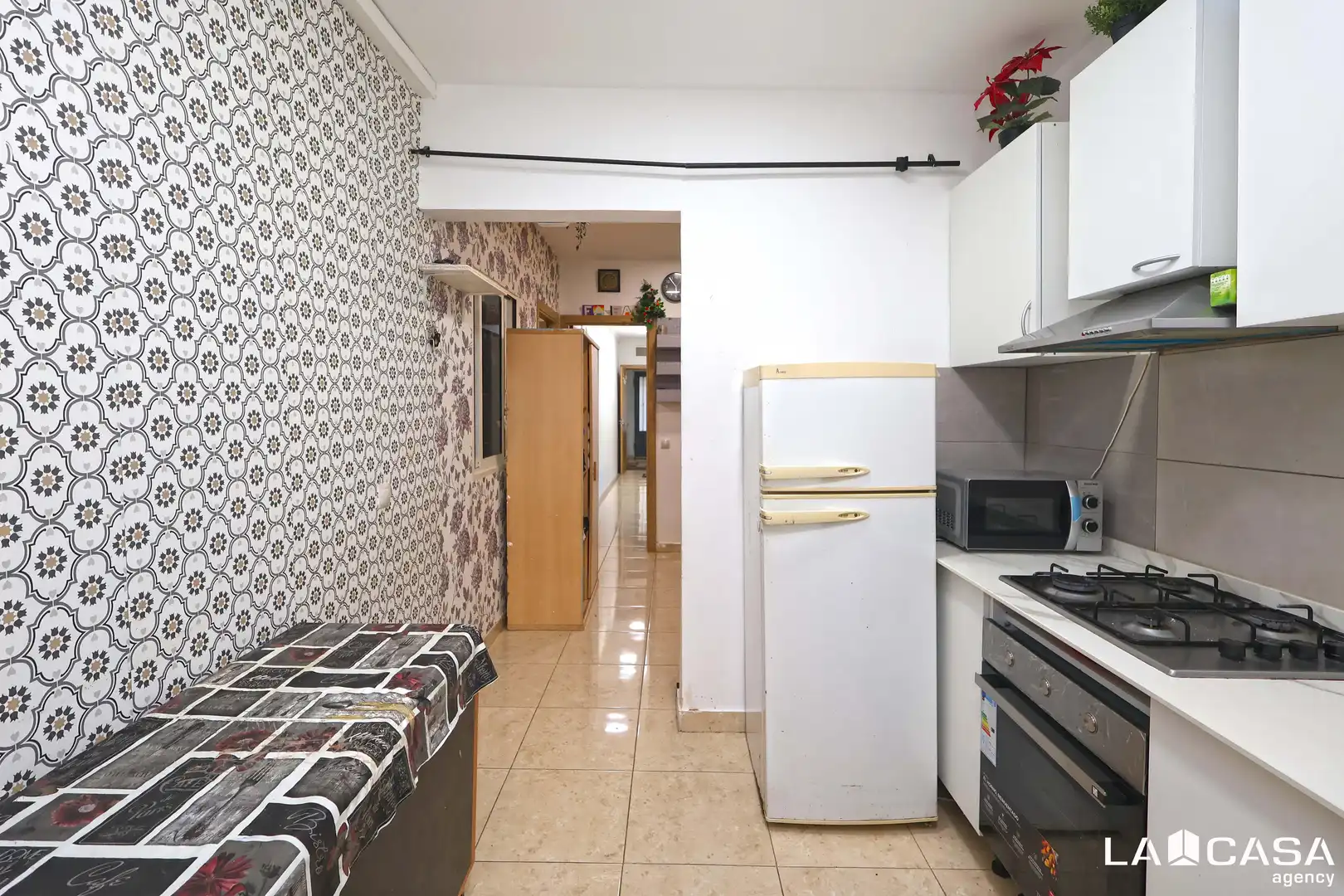 Cuina de Planta baixa en venda en L'Hospitalet de Llobregat amb Calefacció, Terrassa i Traster