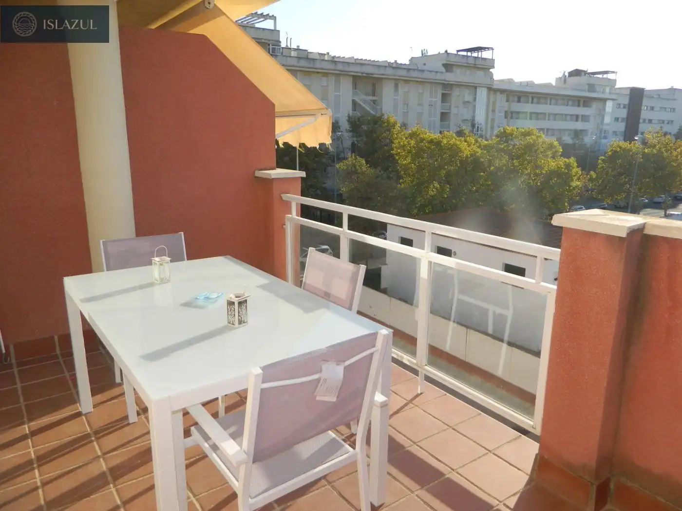 Terraza de Dúplex de alquiler en Isla Cristina con Terraza, Balcón y Piscina comunitaria