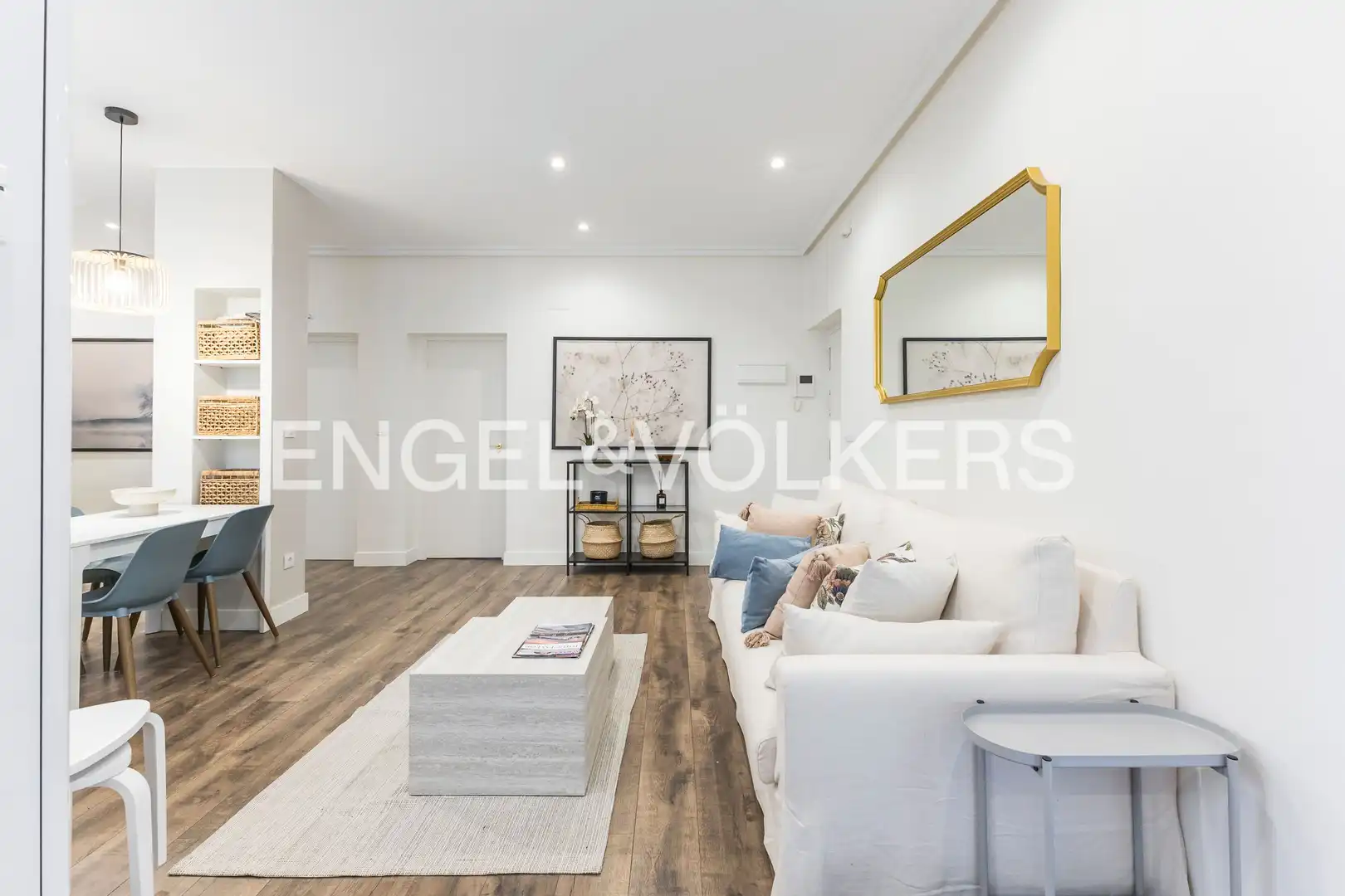Living room of Flat for rent in Madrid  with Air Conditioner, Heating and Furnished