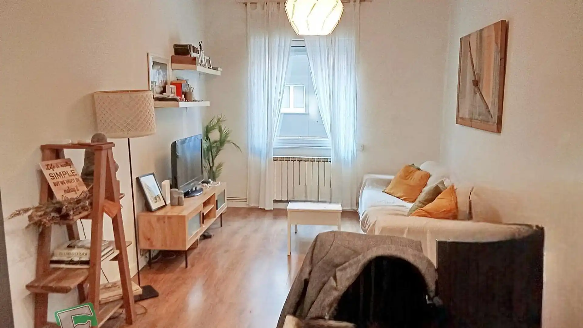 Sala de estar de Piso en venta en Oviedo  con Calefacción, Parquet y Trastero