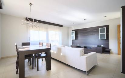 Living room of Single-family semi-detached for sale in Les Franqueses del Vallès  with Air Conditioner, Heating and Terrace