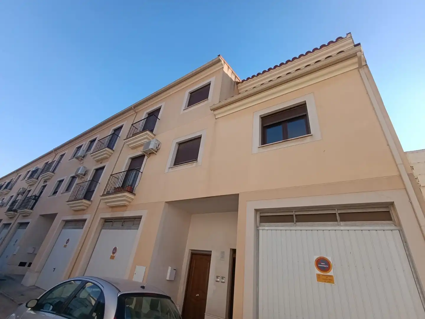 Vista exterior de Casa adosada en venta en Socuéllamos con Jardín privado y Trastero