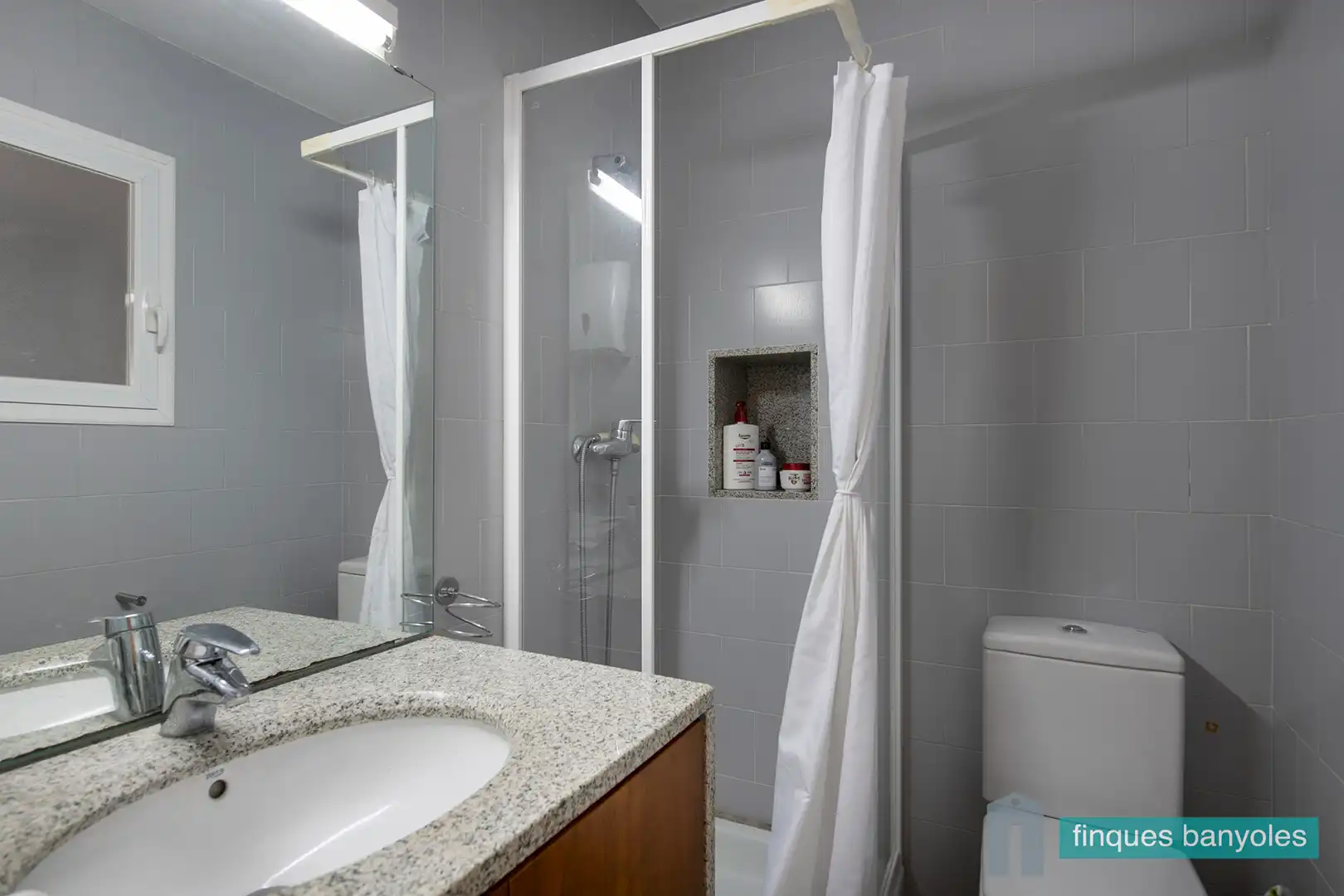 Bathroom of Houses for sale in Banyoles  with Air Conditioner, Heating and Private garden