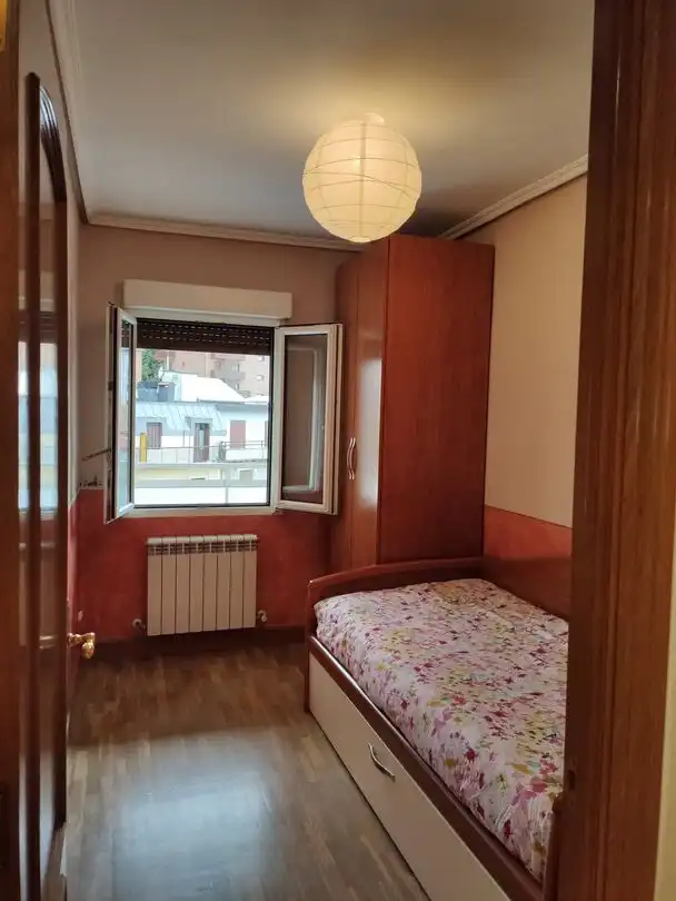 Dormitori de Apartament de lloguer en Donostia - San Sebastián  amb Calefacció i Balcó