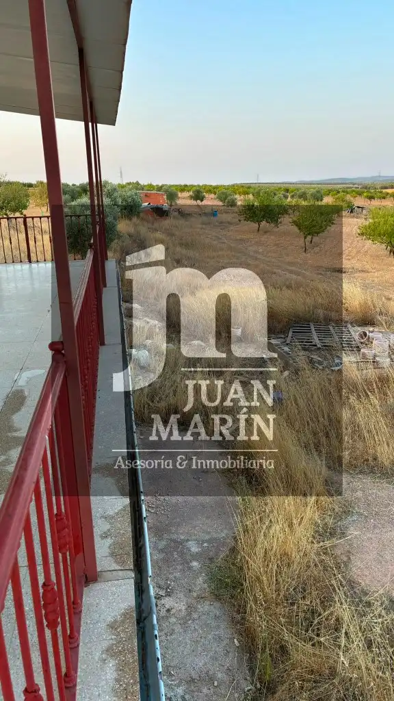 Vista exterior de Finca rústica en venda en Peñas de San Pedro amb Calefacció, Jardí privat i Moblat