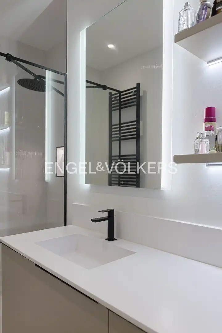 Bathroom of Flat for rent in Madrid  with Air Conditioner, Heating and Furnished