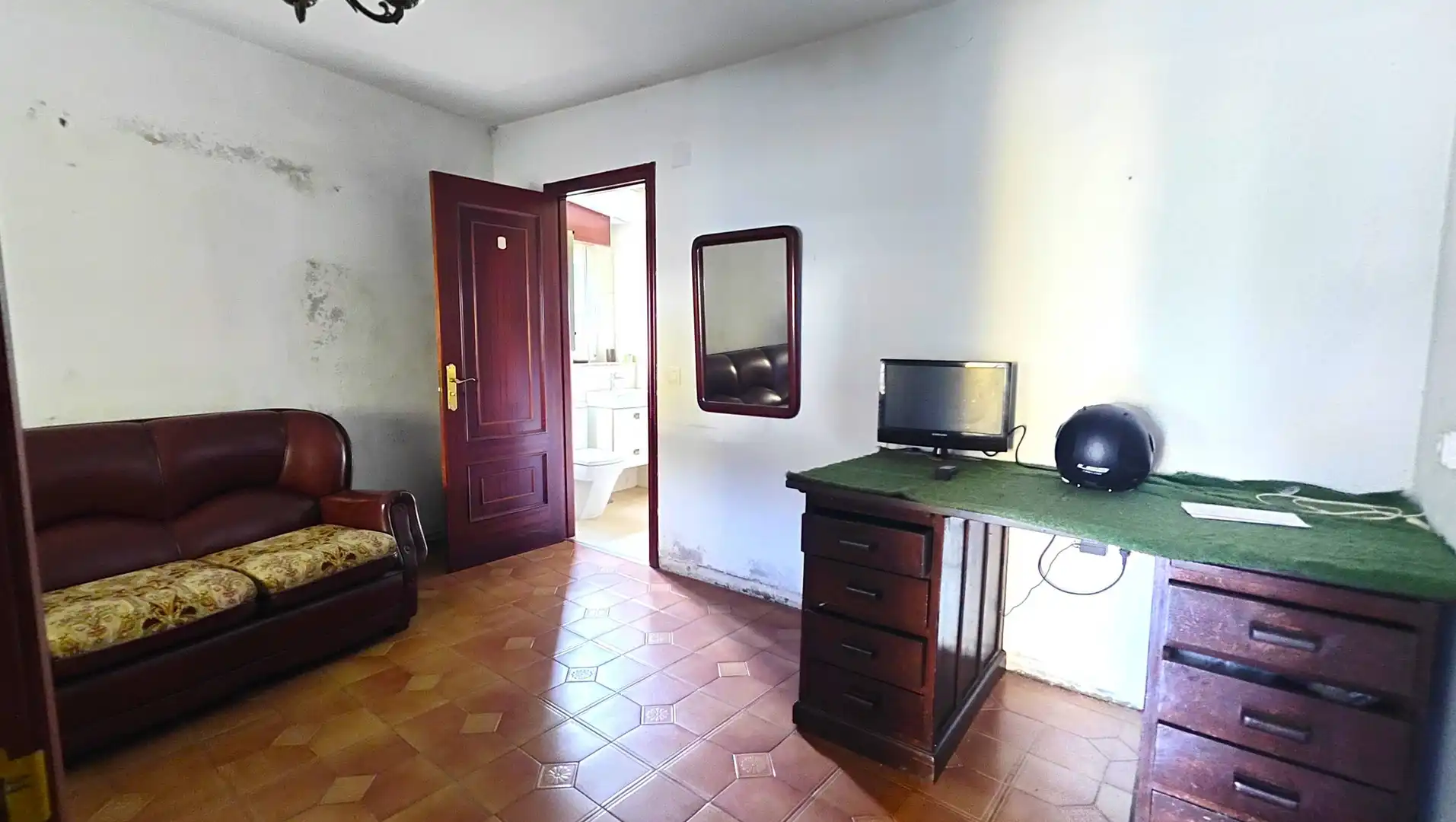Dormitori de Casa o xalet en venda en Santiago de Compostela  amb Jardí privat i Moblat