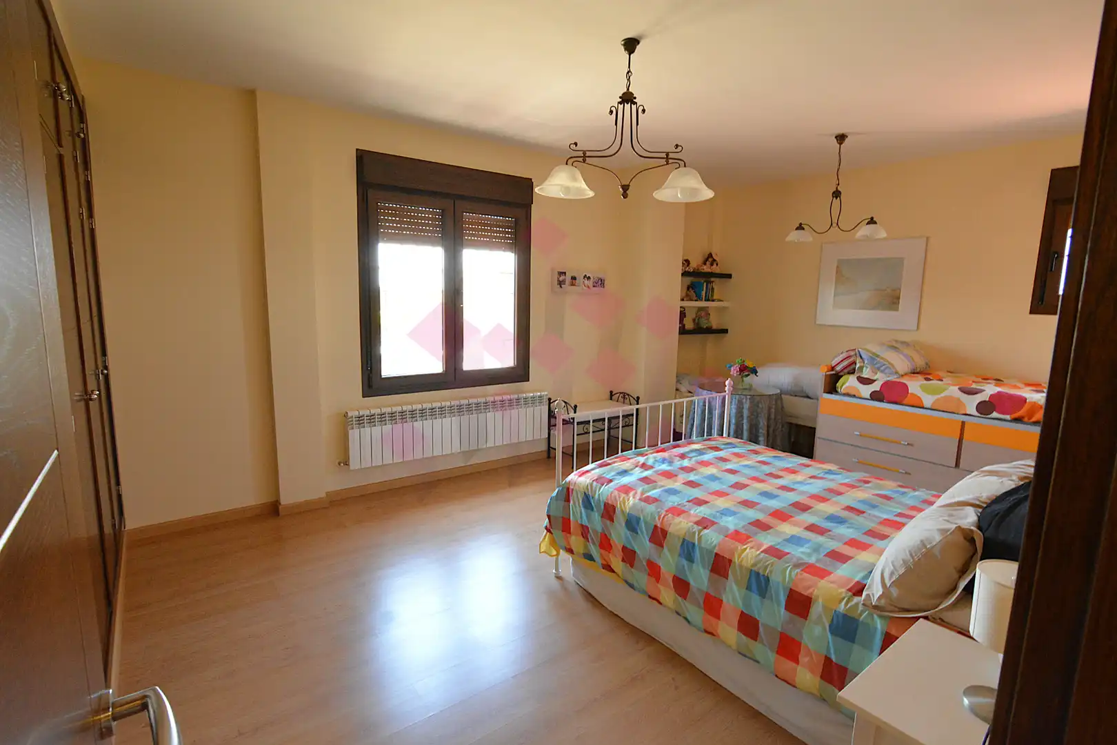 Dormitori de Casa o xalet en venda en Ciudad Real amb Aire condicionat, Calefacció i Jardí privat
