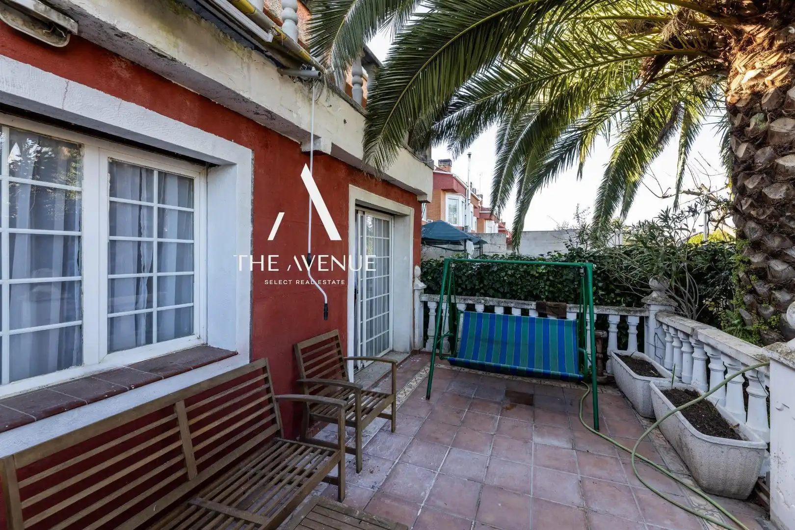 Vista exterior de Casa adosada en venda en Las Rozas de Madrid amb Calefacció, Jardí privat i Parquet