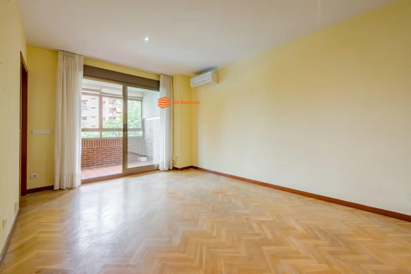 Habitación de Piso en venta en Madrid con Aire acondicionado, Calefacción y Jardín privado