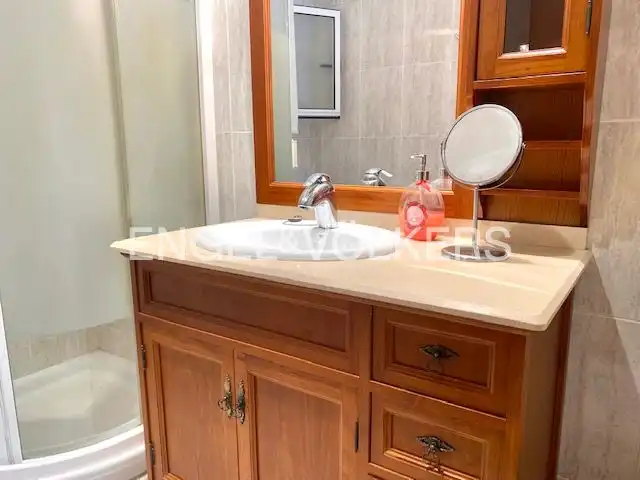 Bathroom of Flat for rent in Paterna  with Air Conditioner, Heating and Storage room