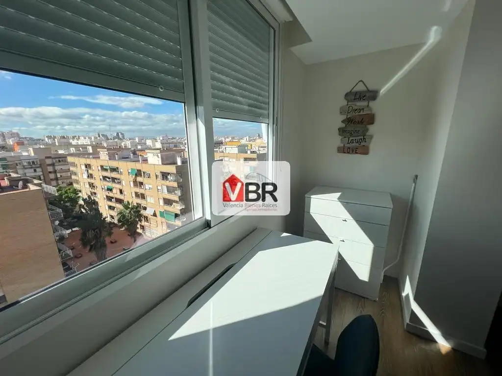 Schlafzimmer von Wohnung zur Miete in Valencia mit Klimaanlage, Heizung und Terrasse