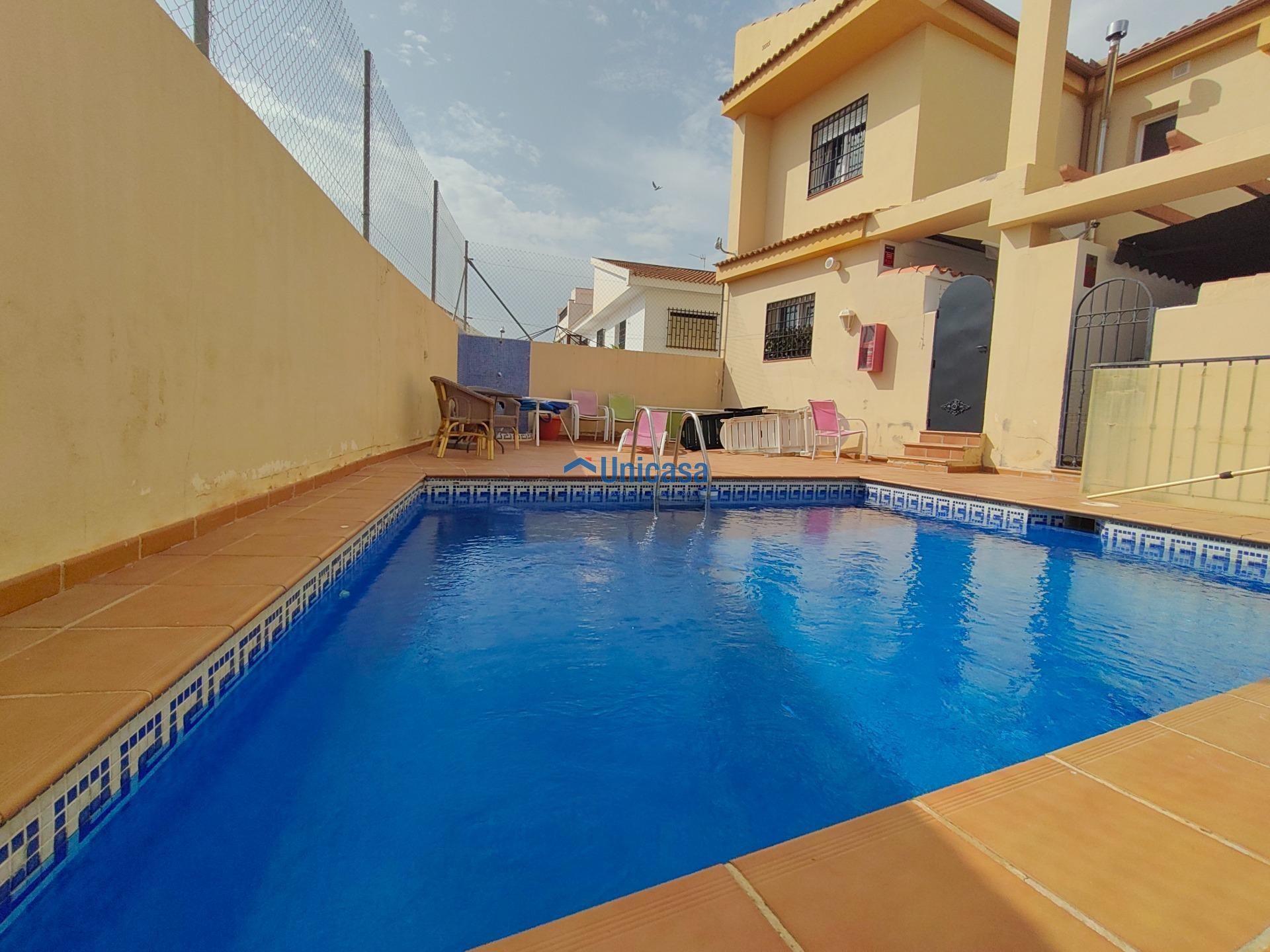 Piscina de Casa adosada en venda en Málaga Capital amb Aire condicionat, Calefacció i Piscina comunitària