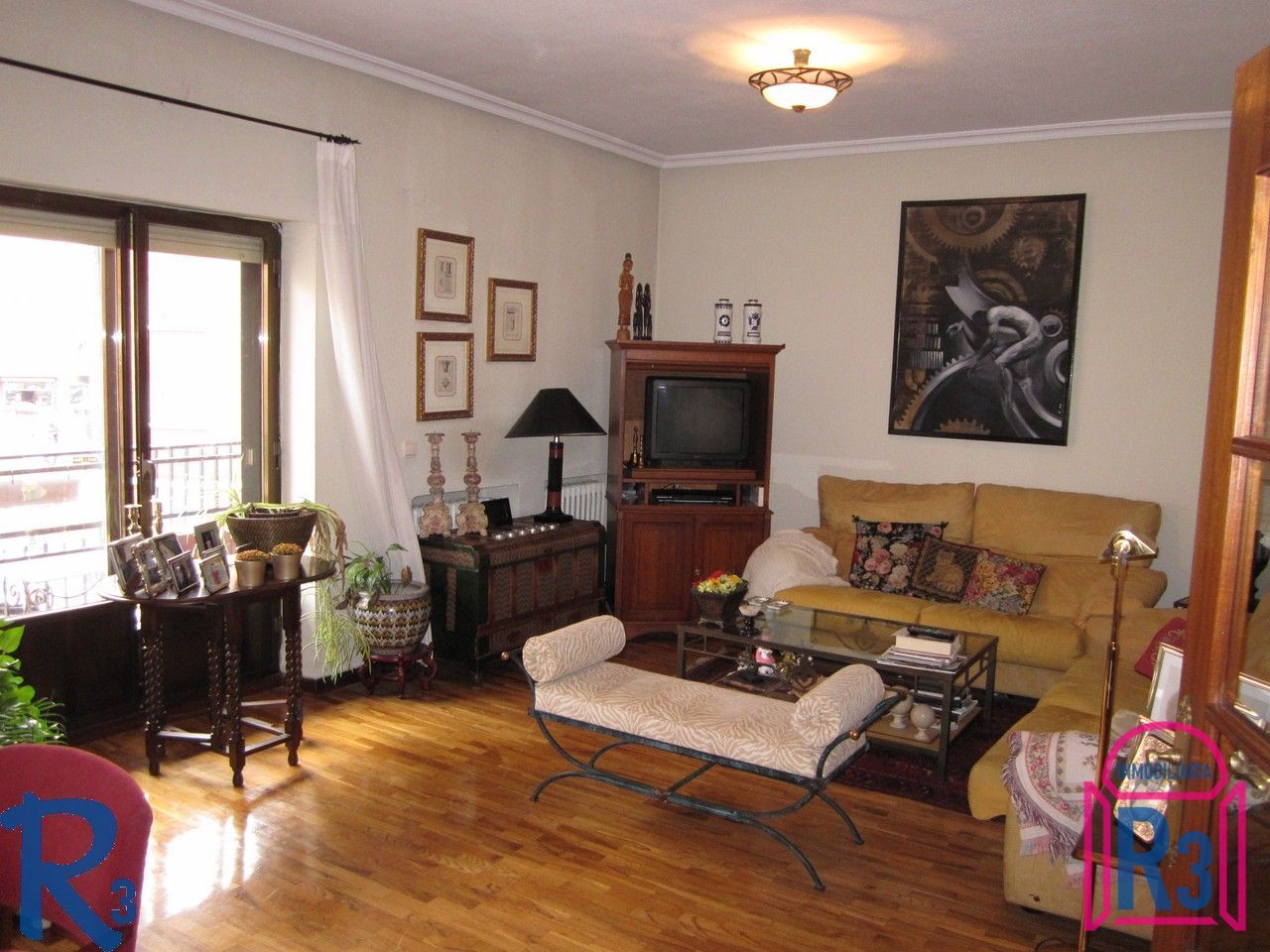 Sala d'estar de Pis en venda en León Capital  amb Calefacció i Terrassa