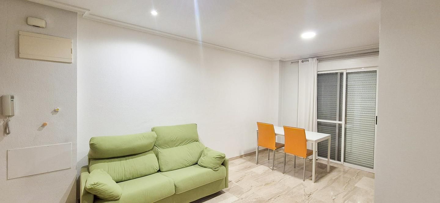 Sala d'estar de Pis en venda en Elche / Elx amb Aire condicionat, Traster i Moblat