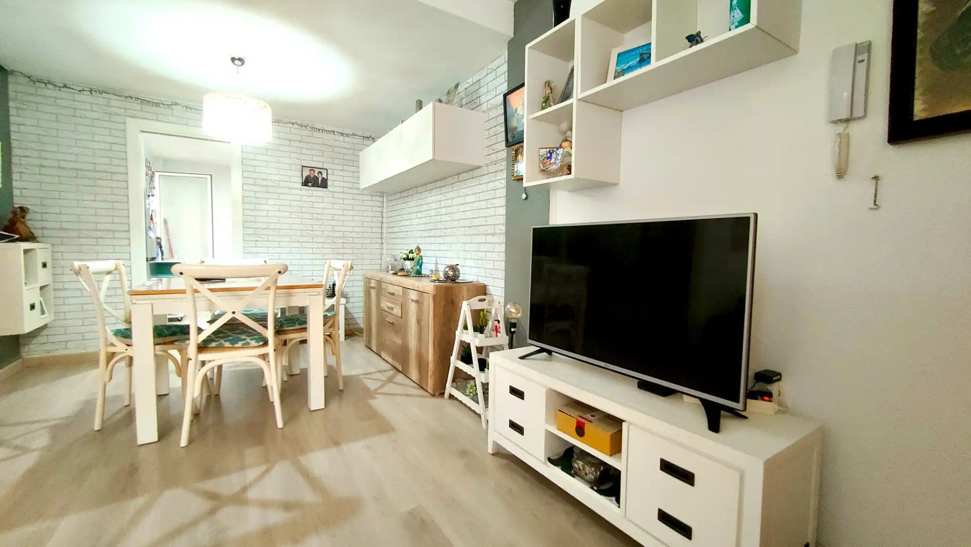 Sala de estar de Casa adosada en venta en Santa Pola con Aire acondicionado, Calefacción y Jardín privado