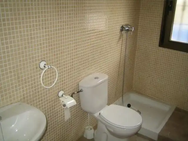Baño de Apartamento de alquiler en San Agustín del Guadalix con Calefacción, Horno y Lavadora