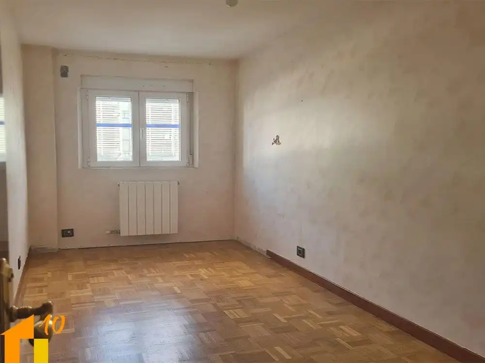 Schlafzimmer von Wohnung zum Verkauf in Burgos mit Heizung