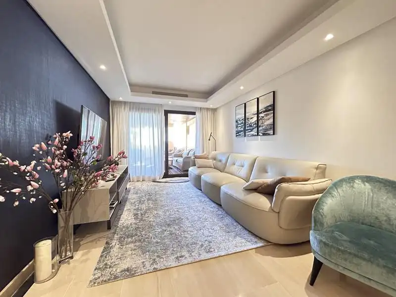 Sala de estar de Apartamento de alquiler en Estepona con Aire acondicionado, Terraza y Piscina