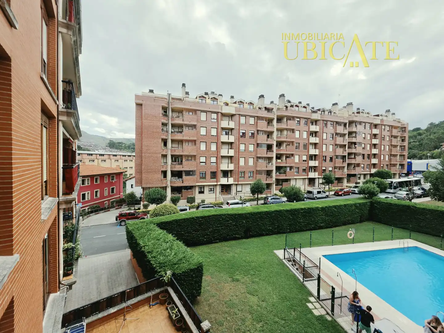 Vista exterior de Piso en venta en Castro-Urdiales con Calefacción, Parquet y Trastero