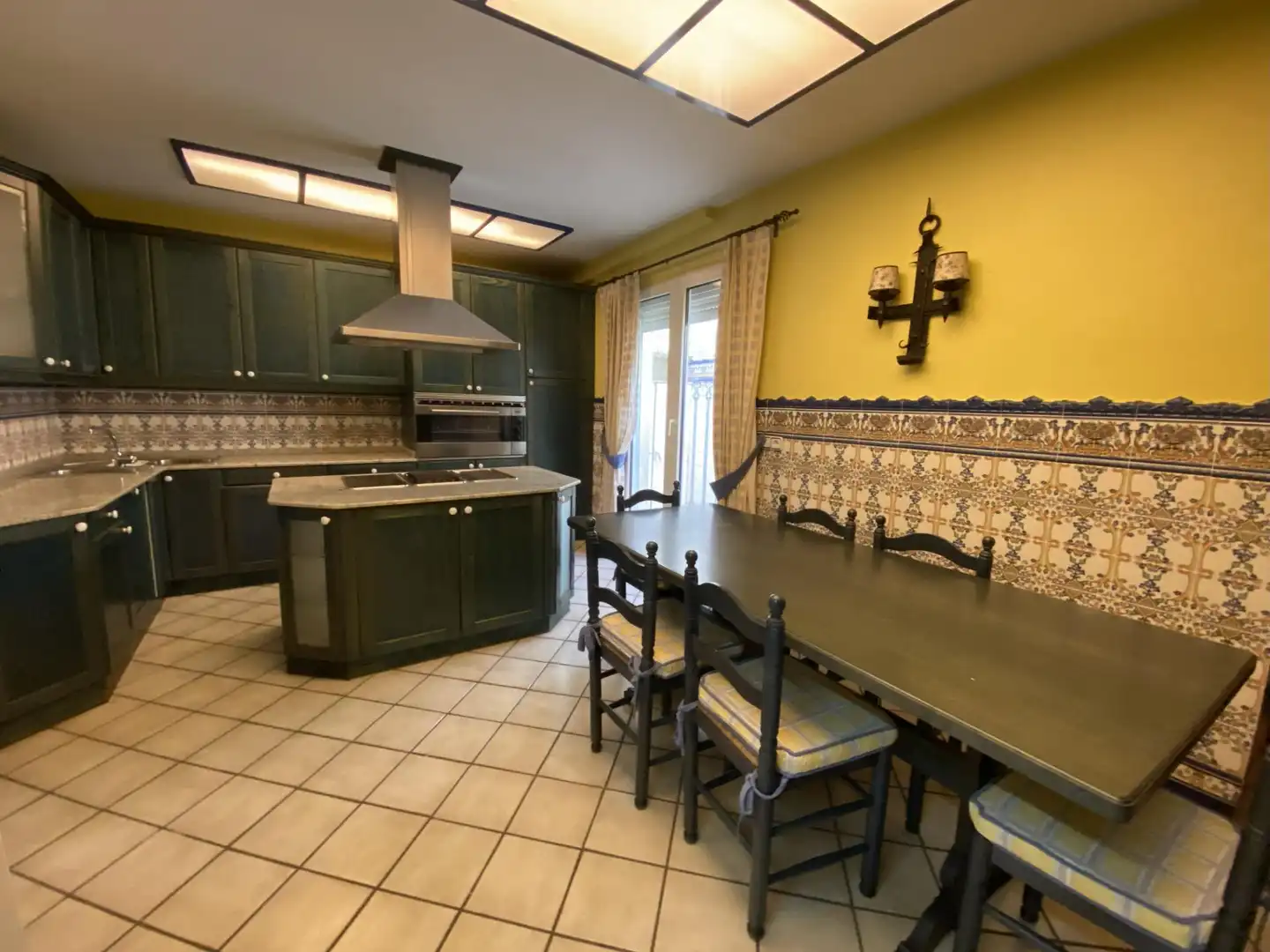 Küche von Einfamilien-Reihenhaus zum Verkauf in Loiu mit Heizung, Privatgarten und Terrasse