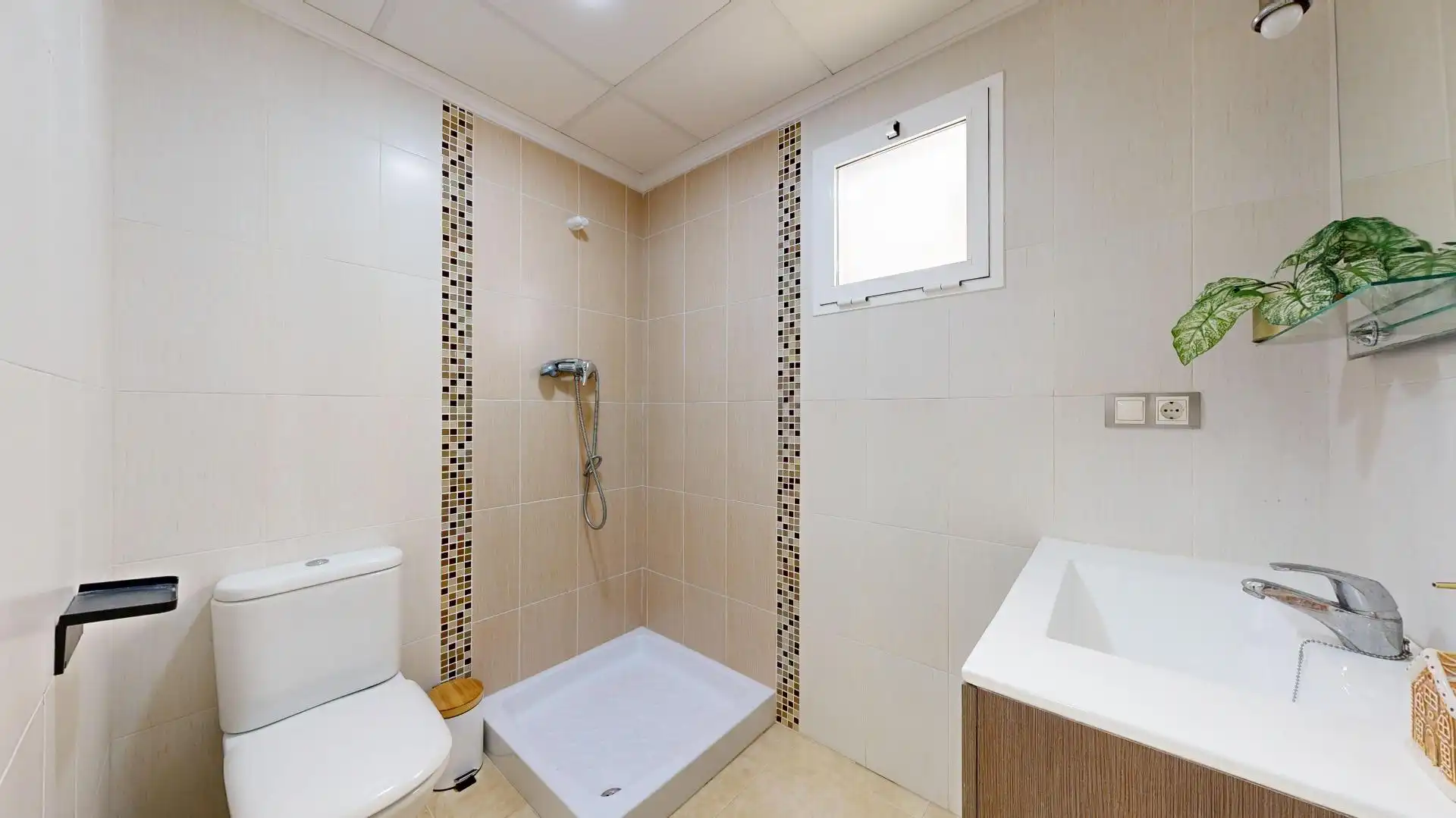 Bany de Apartament en venda en Los Montesinos amb Aire condicionat, Moblat i Piscina comunitària