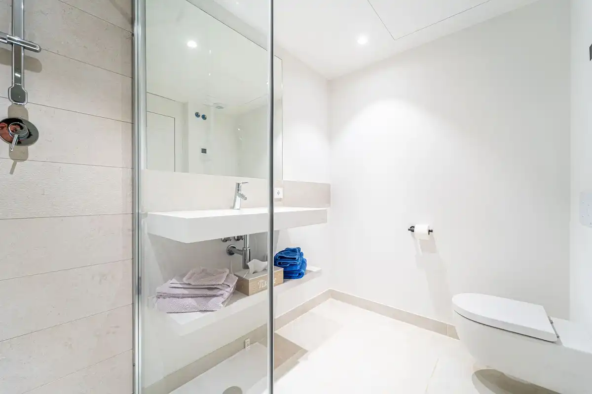 Baño de Apartamento en venta en Fuengirola con Aire acondicionado, Trastero y Piscina comunitaria