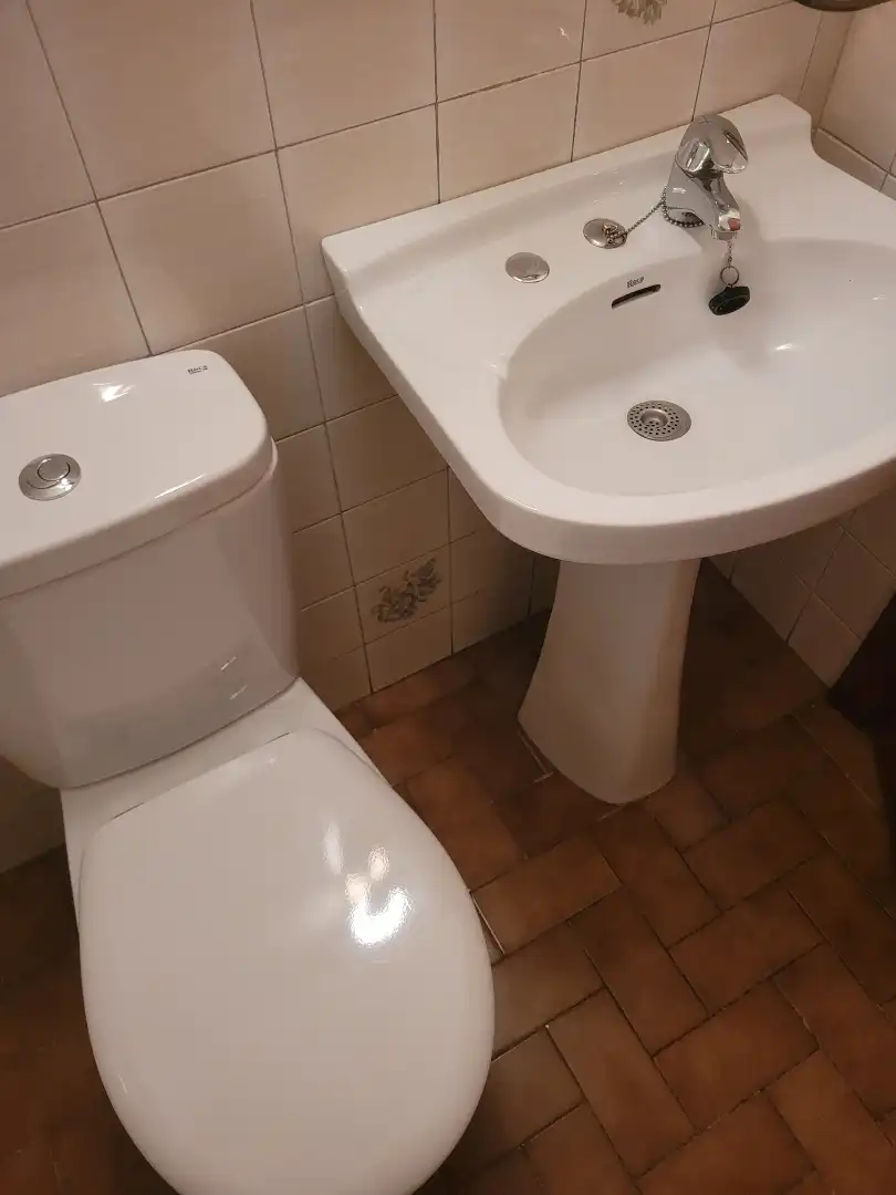 Bany de Pis en venda en Soria Capital  amb Calefacció, Parquet i Moblat